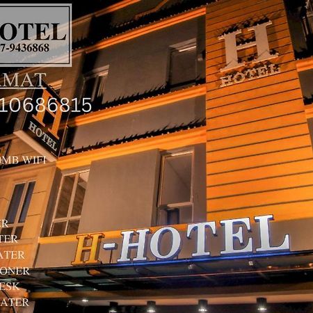 H Hotel Segamat Bagian luar foto