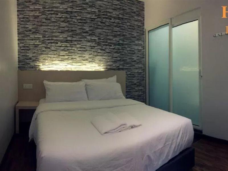 H Hotel Segamat Bagian luar foto