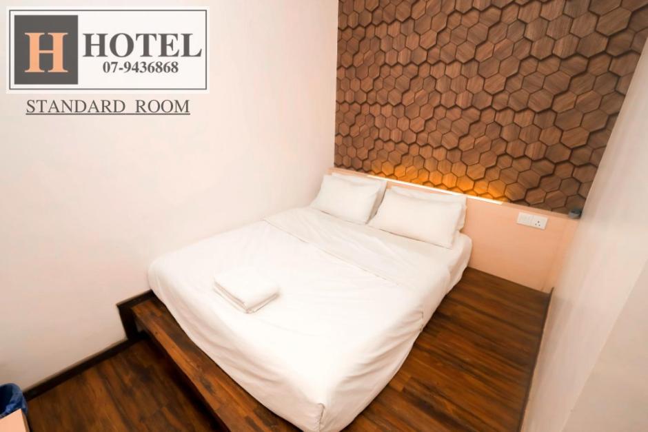 H Hotel Segamat Bagian luar foto