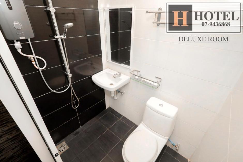H Hotel Segamat Bagian luar foto