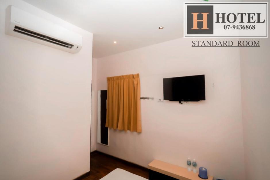 H Hotel Segamat Bagian luar foto